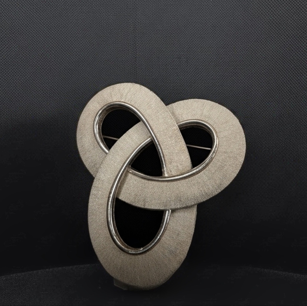 Silver Interlocking Abstract Brooch - Picture 4 of 4